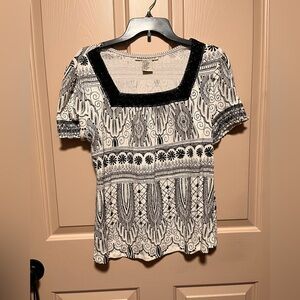 Requirements Black and White top size M